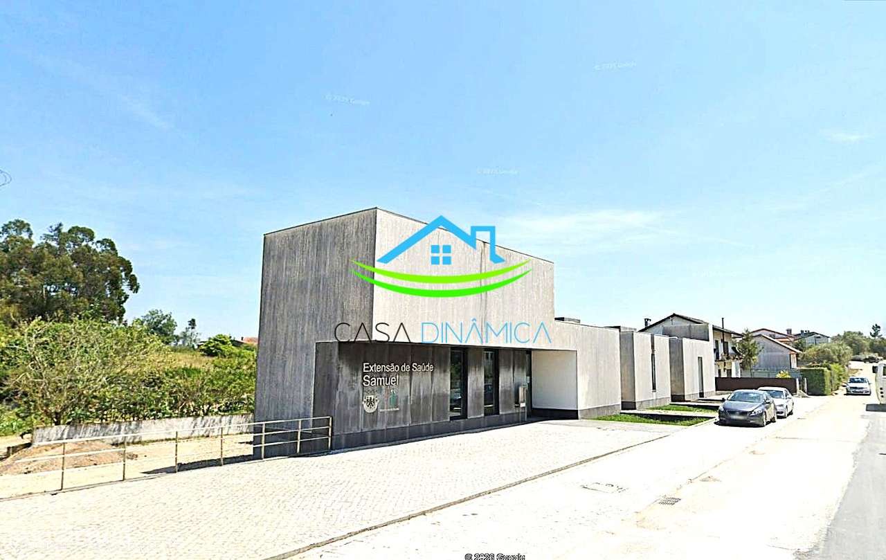 Moradia com garagem e quintal para recuperar-15