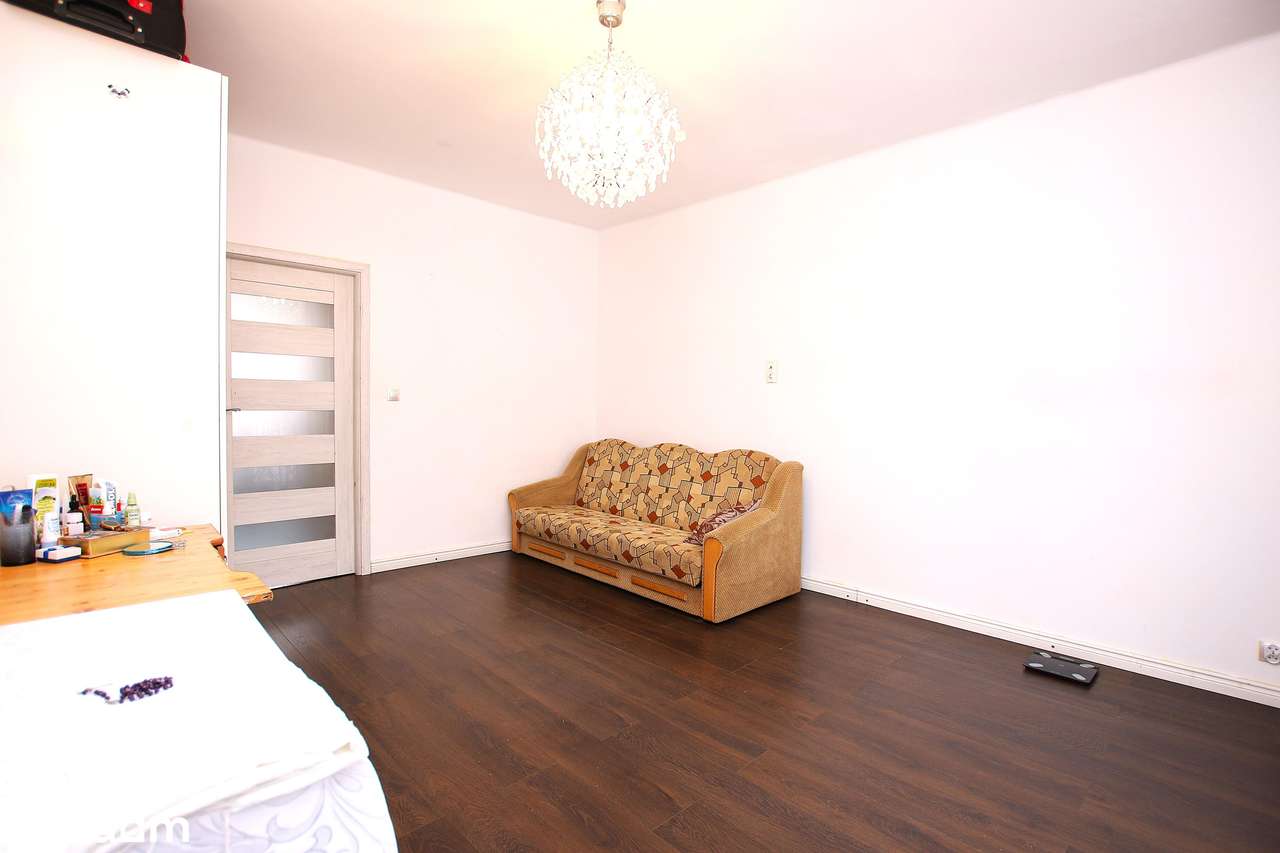 Dwa pokoje w dobrym stanie z możliwością zakupu garażu.-4