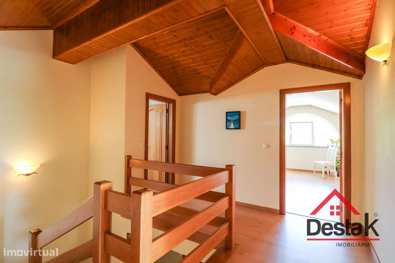 Fantástica Moradia isolada V4 em Lordosa, Viseu-39