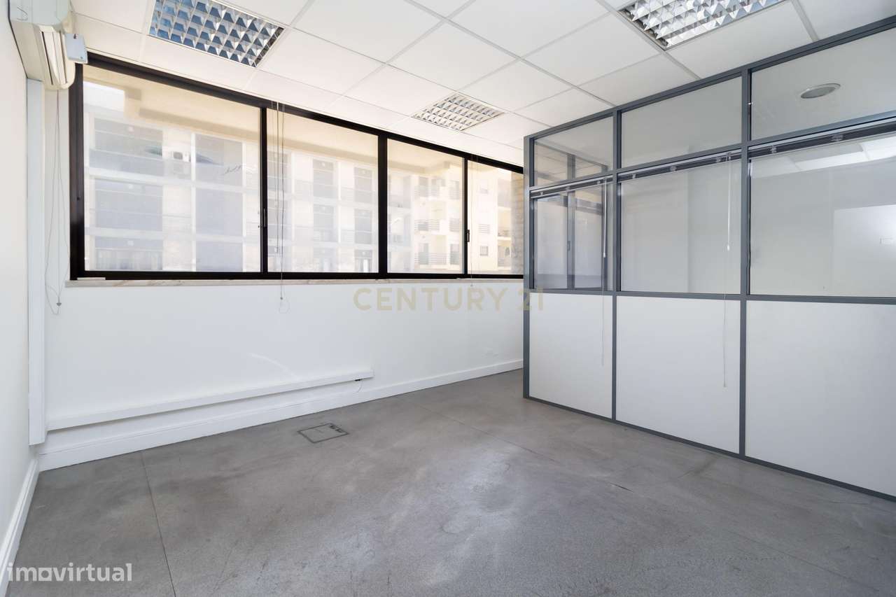 ESPAÇO COMERCIAL/SERVIÇOS com 311m2, para venda, no centro do Prior Ve-13