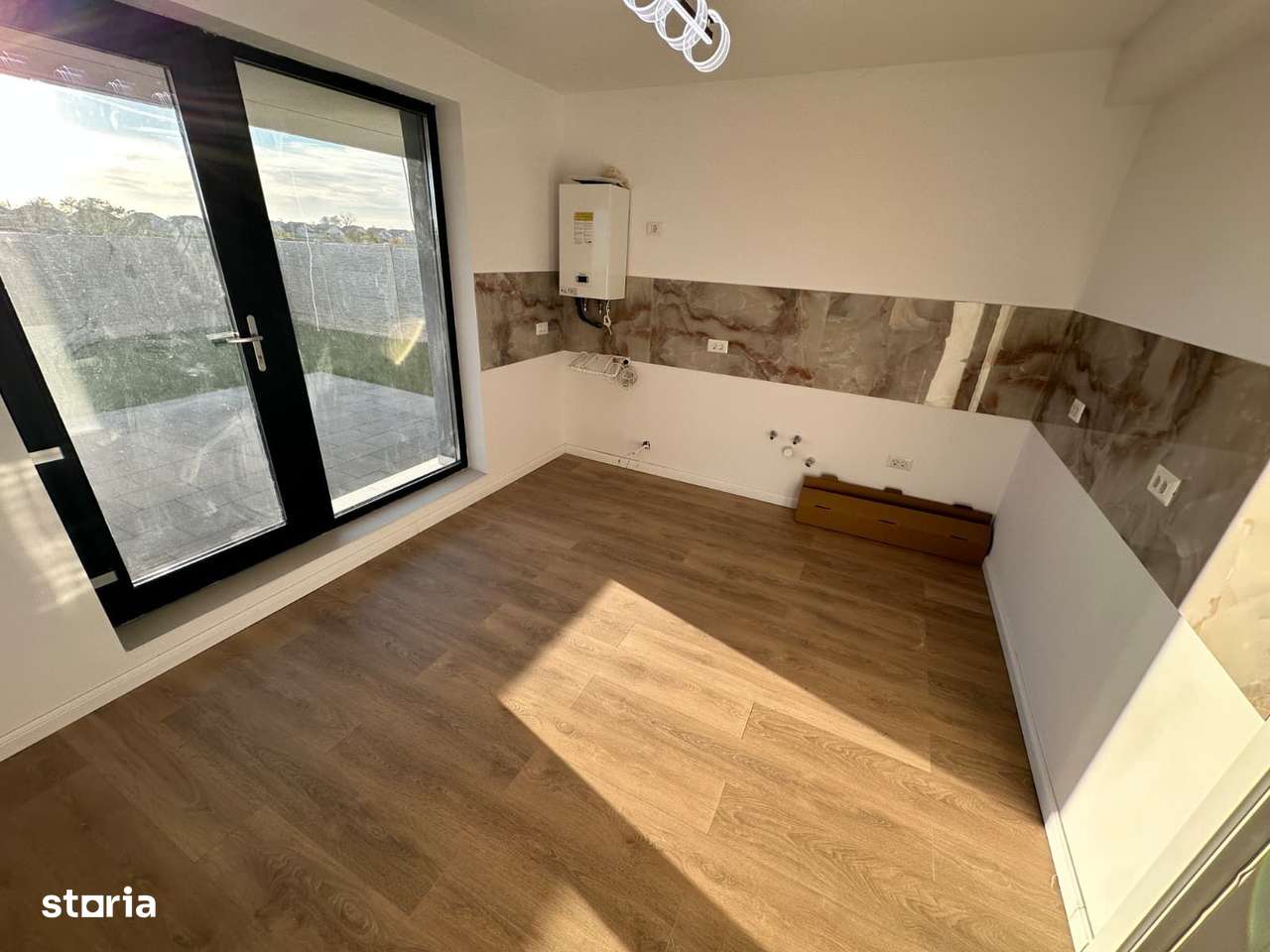 CASE INDIVIDUALE - 6 CAMERE, GARAJ, PANOURI SOLARE, COMISION 0% - Imagine principală: 4/20