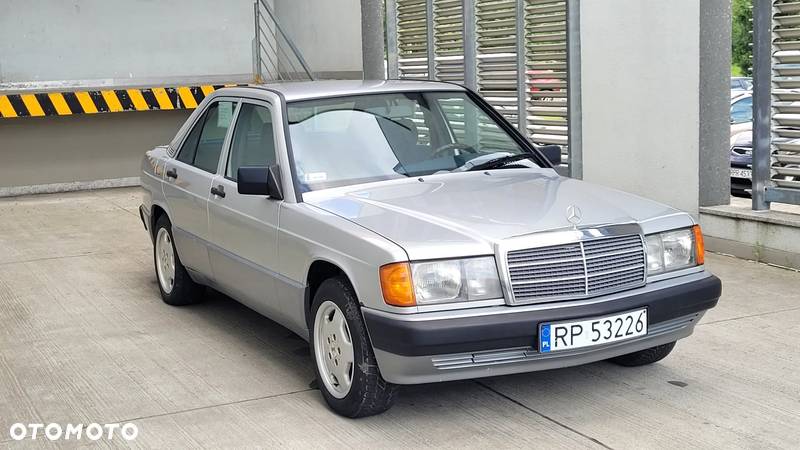 Mercedes-Benz W201 (190) - 1