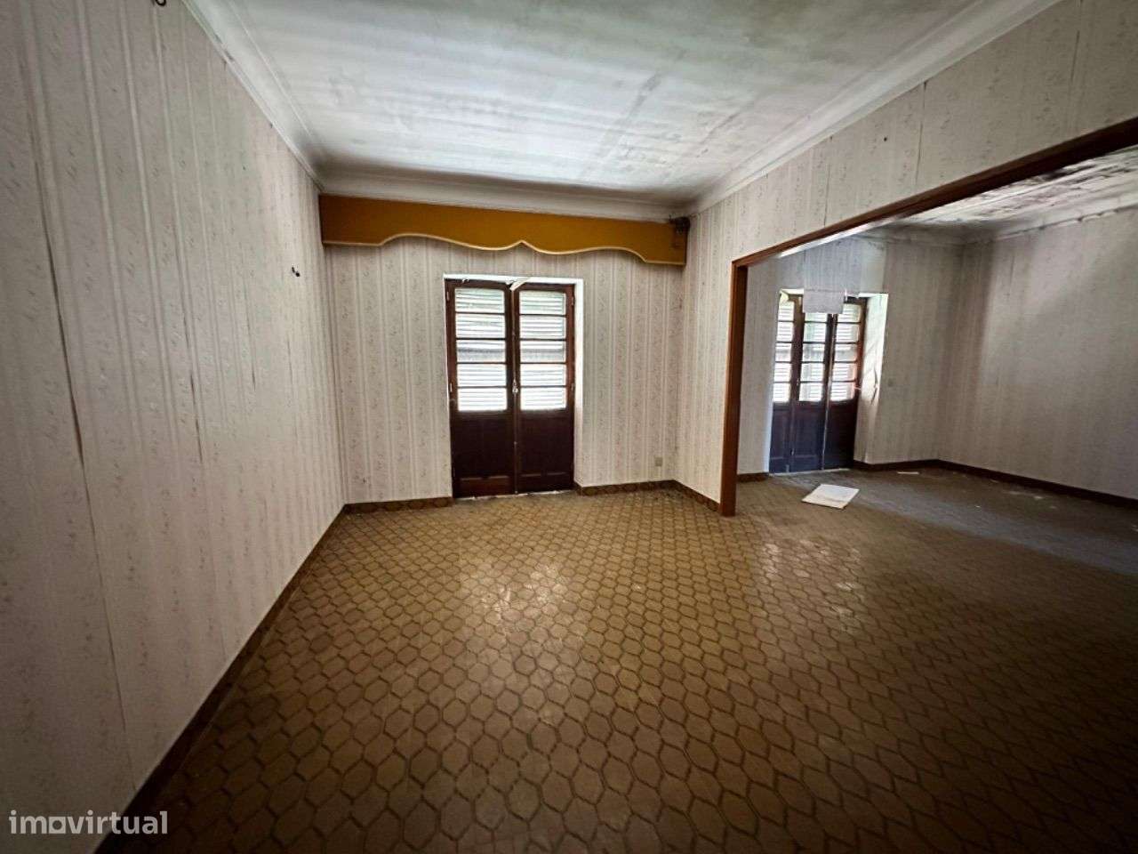 Imóvel de banco : escritura ao abrigo do simplex-24