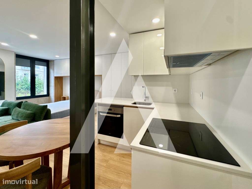 Apartamento T0 Totalmente Equipado e Mobilado no Centro do Porto - Grande imagem: 4/11