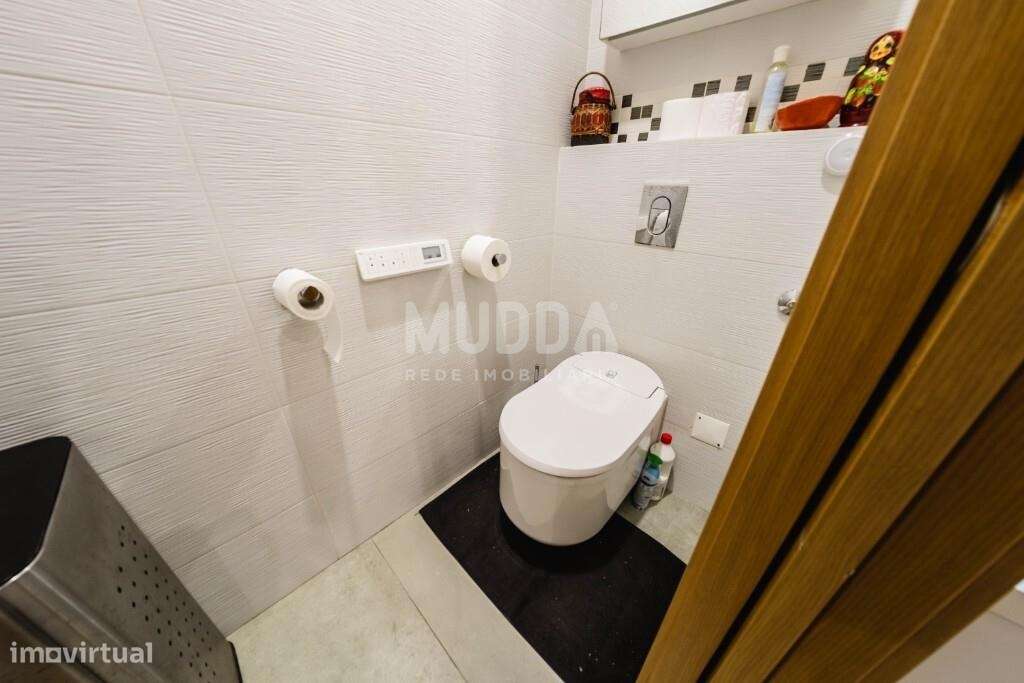 Moradia T3 Premium com Piscina, Jacuzzi e Design Contemporâneo na Foz-30
