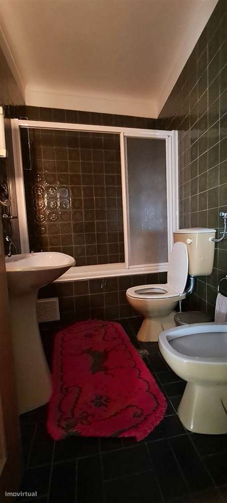 Moradia T5 com garagem e jardim em Miranda do Douro-38