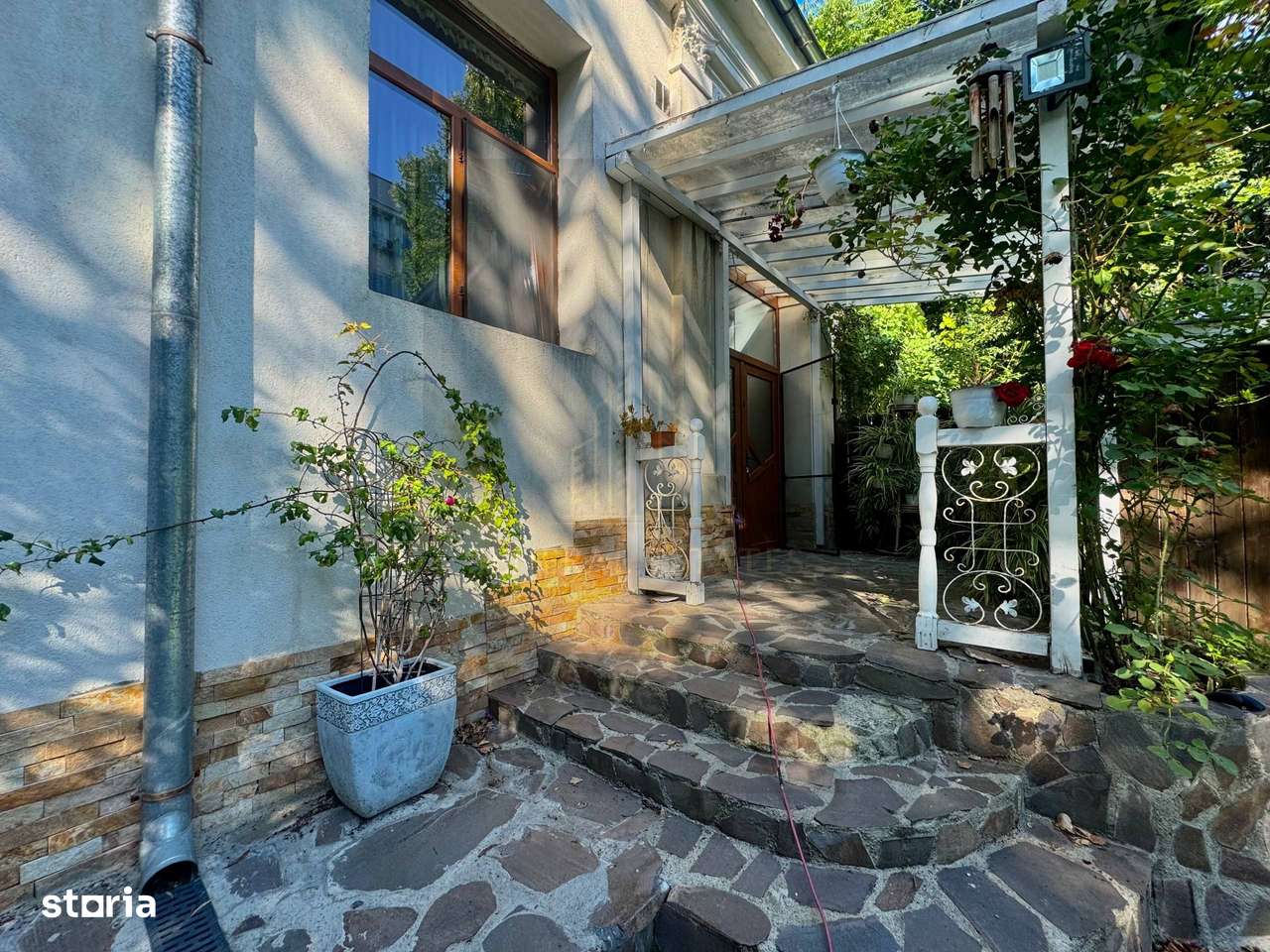 Spre Vânzare Proprietate remarcabilă cu 6 camere în inima Iașului ! - Imagine principală: 3/20