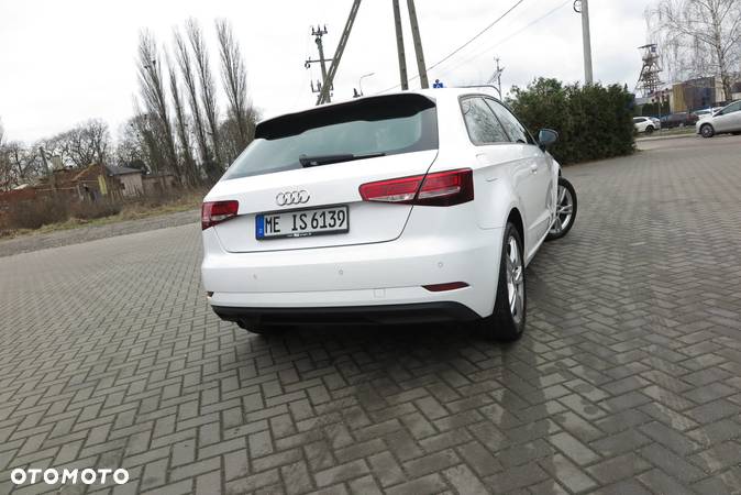 Audi A3 1.6 TDI (clean diesel) Attraction - 11