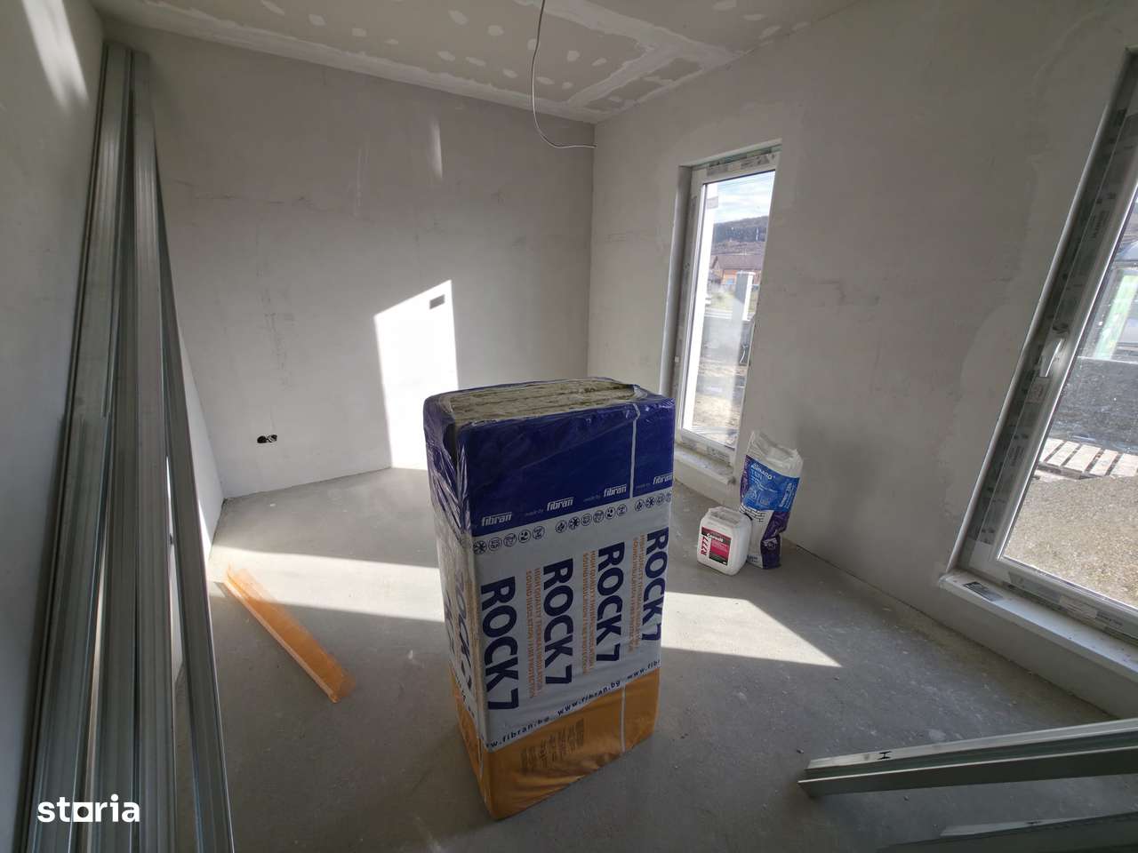 2 case tip parter, 4 camere, 2 bai, 5 arii teren, la cheie + gard-5