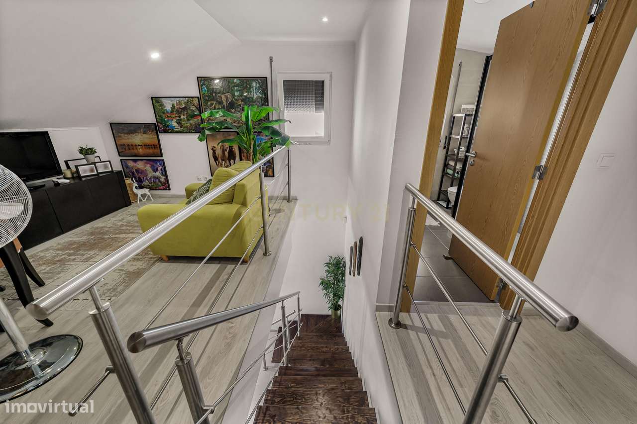 Moradia T3 isolada com garagem, Quinta do Conde-23