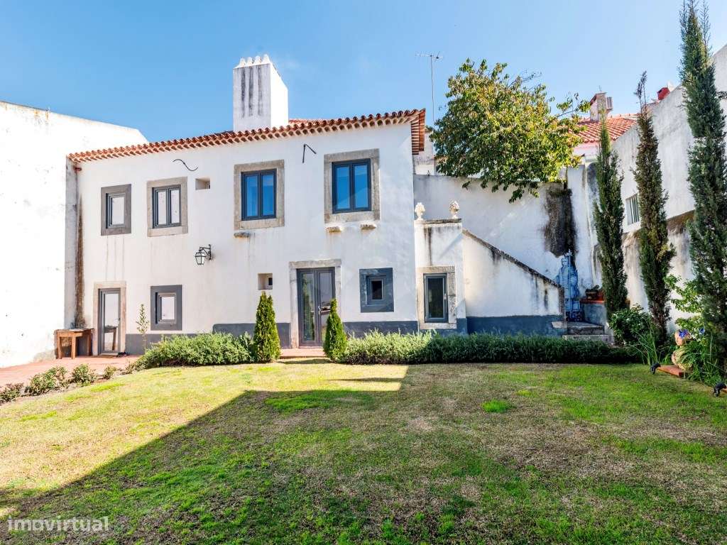 Moradia T4+1 no Centro da Vila Nogueira de Azeitão-44