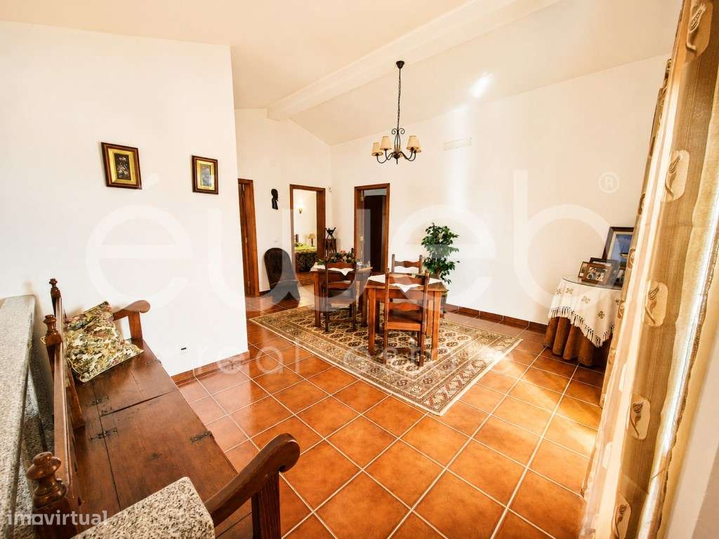 Moradia T4 de Arquitetura Alentejana com Piscina, Motrinos, Regueng...-37