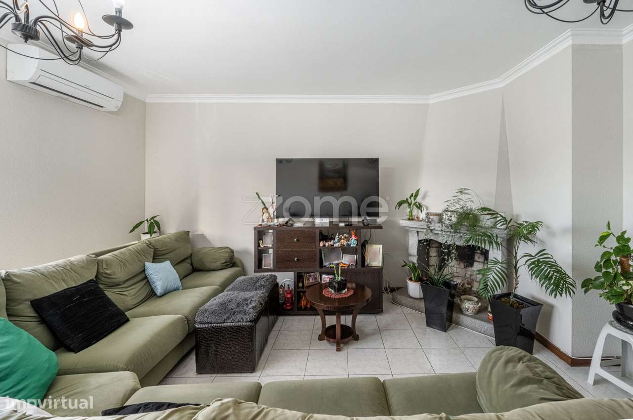 Apartamento T3 com 2 Varandas - Box , Junto à Estação de S. Romão - Grande imagem: 4/27