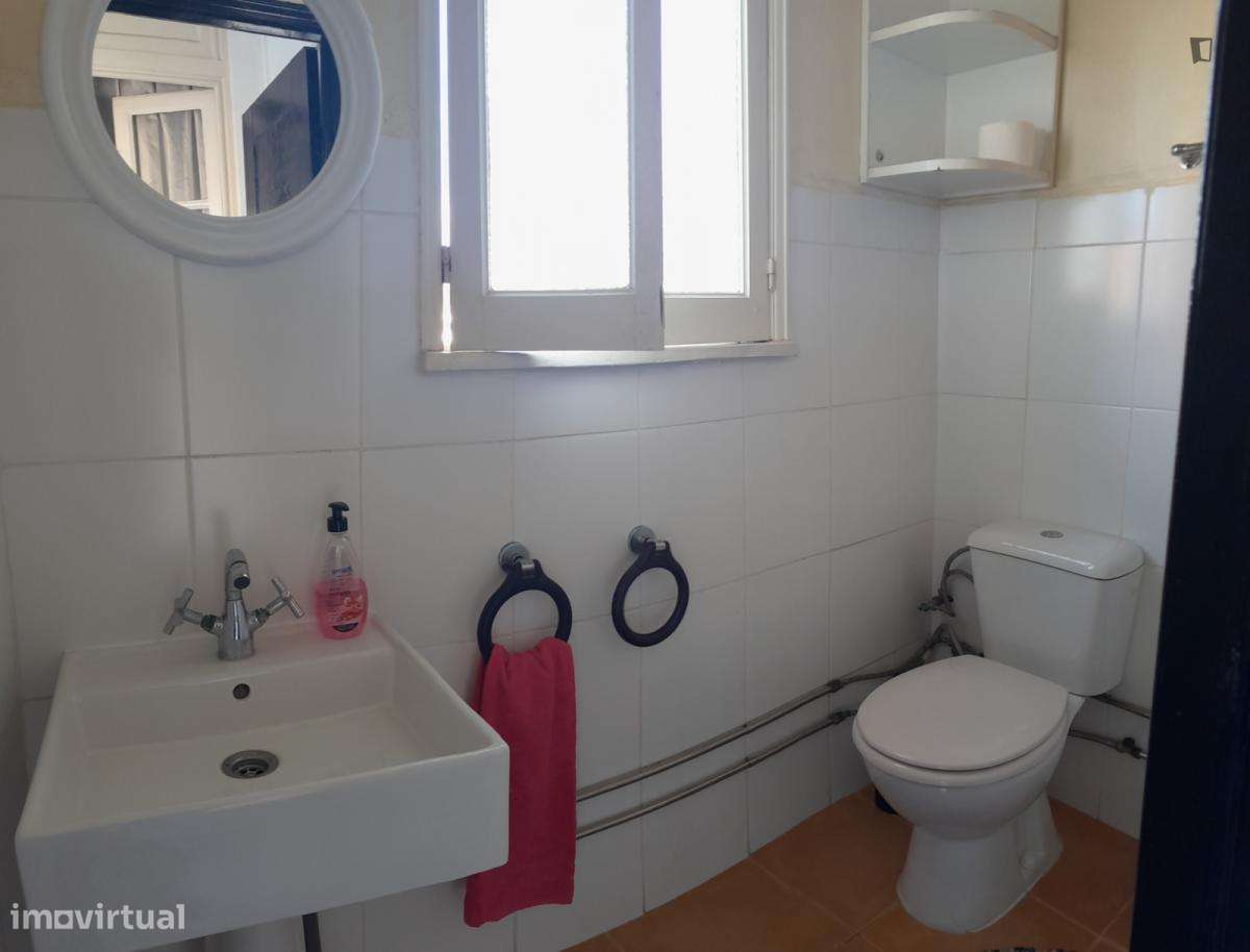 Quarto - localizado em Baixa de Santa Clara Coimbra - Grande imagem: 4/13