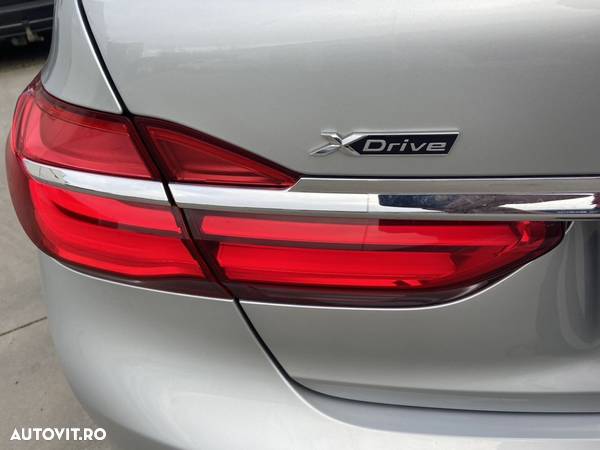 BMW Seria 7 740d xDrive - 32