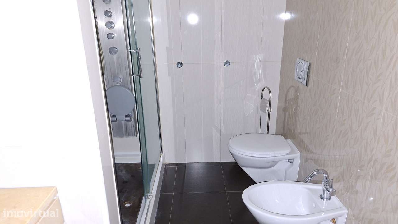 Apartamento T3 212m2  lugar garagem e arrecadação Santo Andre-Barreiro-14