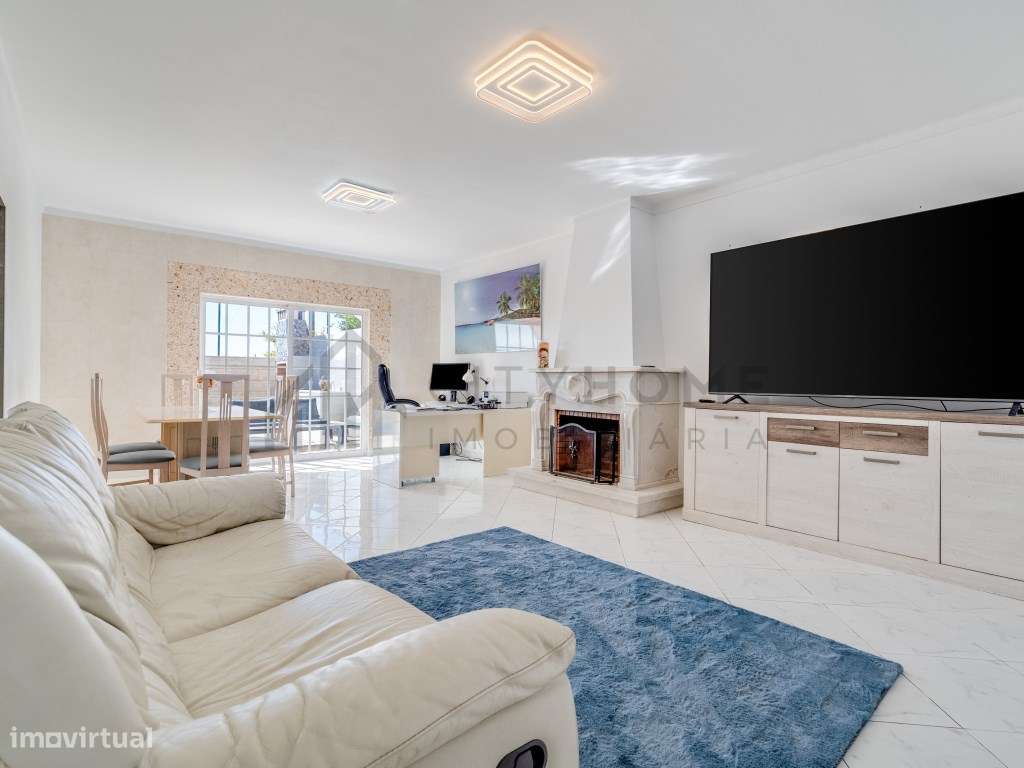 Moradia T3 com piscina e garagem em Lagoa-11