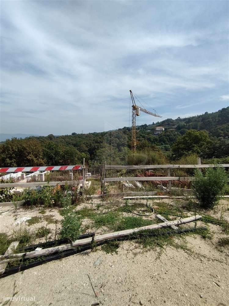 Moradia em banda em Santa Lucrécia-28