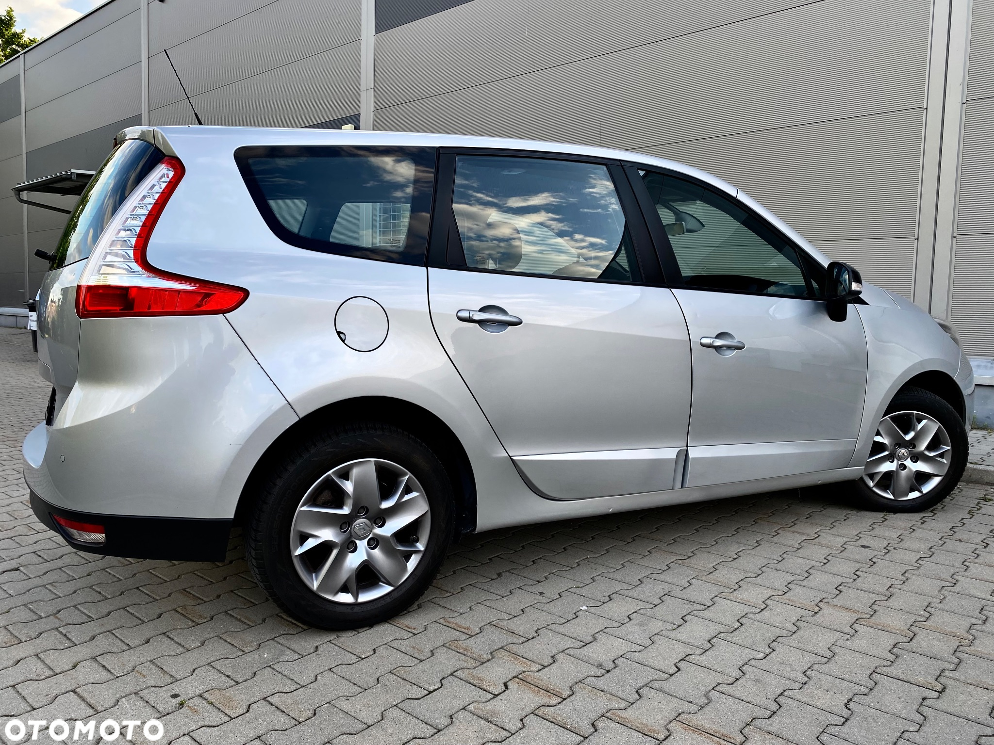 Renault Grand Scenic - 9