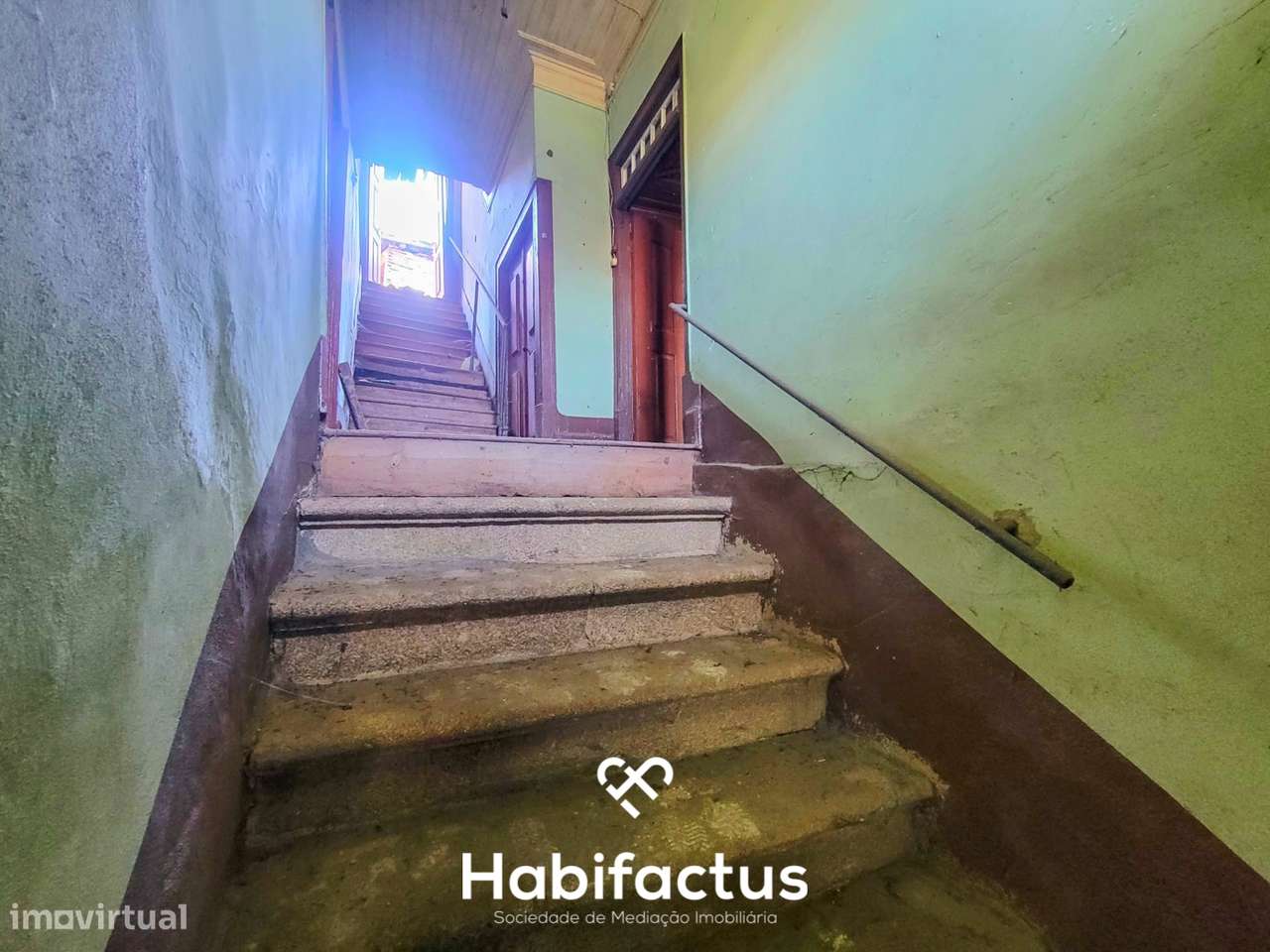 Moradia Nobre T3 Isolada, Abrasonada para Reconstrução Total, á venda - Grande imagem: 5/24