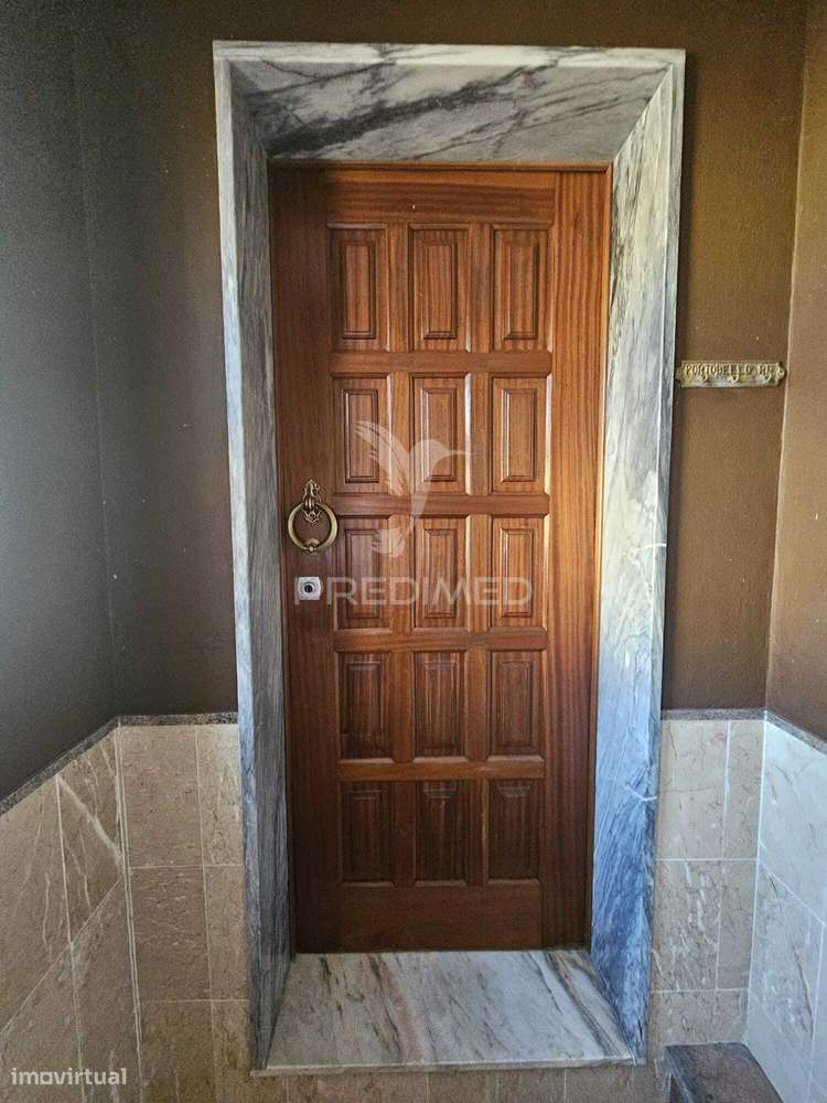 Exclusivo Apartamento T4 com Varandas e Terraço a 500m da Praia Flu... - Grande imagem: 3/21