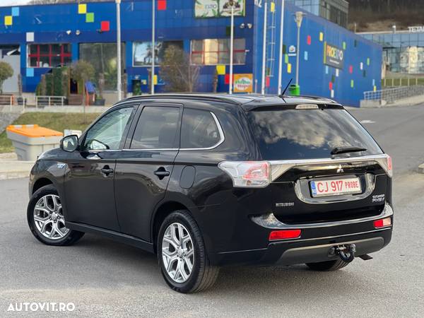 Mitsubishi Outlander 2.0 4WD Plug-In Hybrid Plus - 4