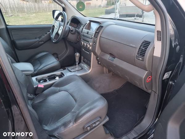 Nissan Pathfinder 2.5 D SE - 29