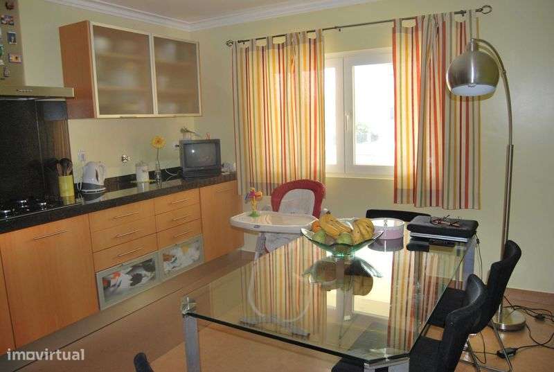 Moradia T4 Mobilada junto ao Oeiraspark e acesso A5 - Grande imagem: 5/12