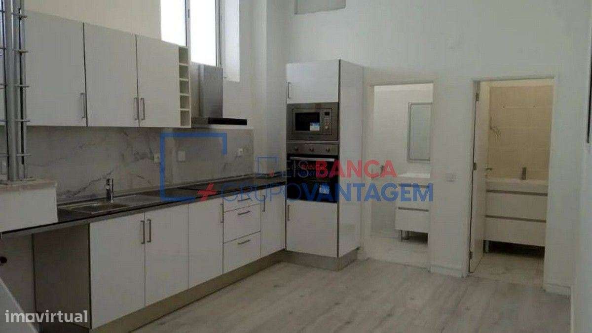 ESPAÇO COMERCIAL COM TERRAÇO NO BARREIRO - Grande imagem: 1/9