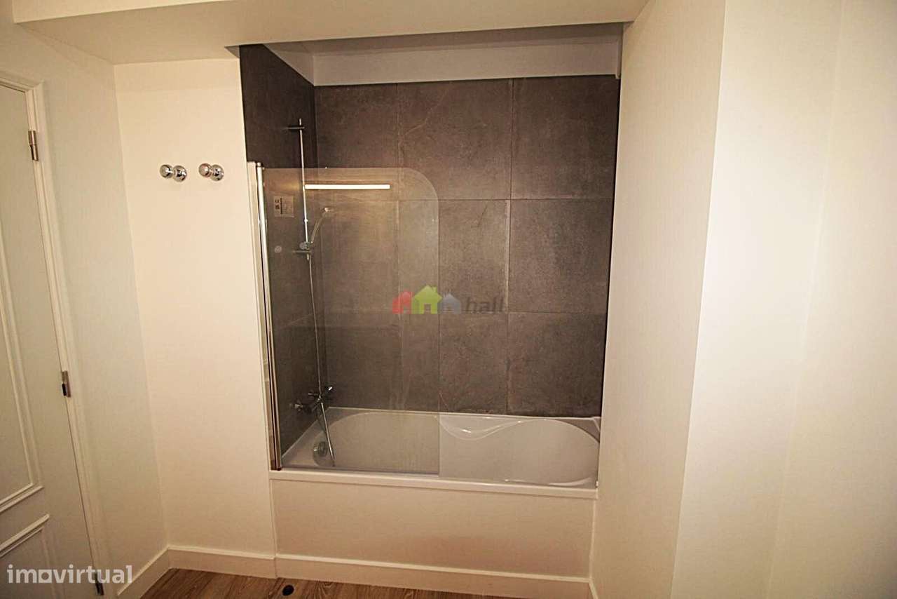 Apartamento T3 c/ garagem e arrecadação na Estrada da Luz-12