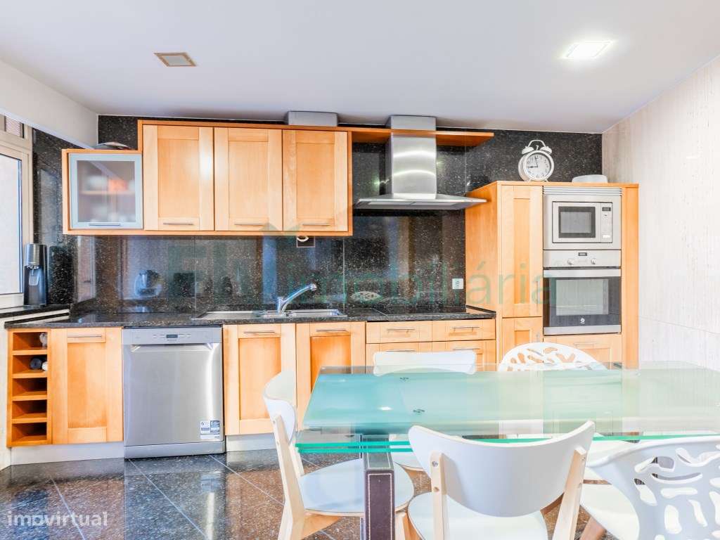 Moradia T3 em Fermentões com Piscina e Zona de Churrasqueira-12