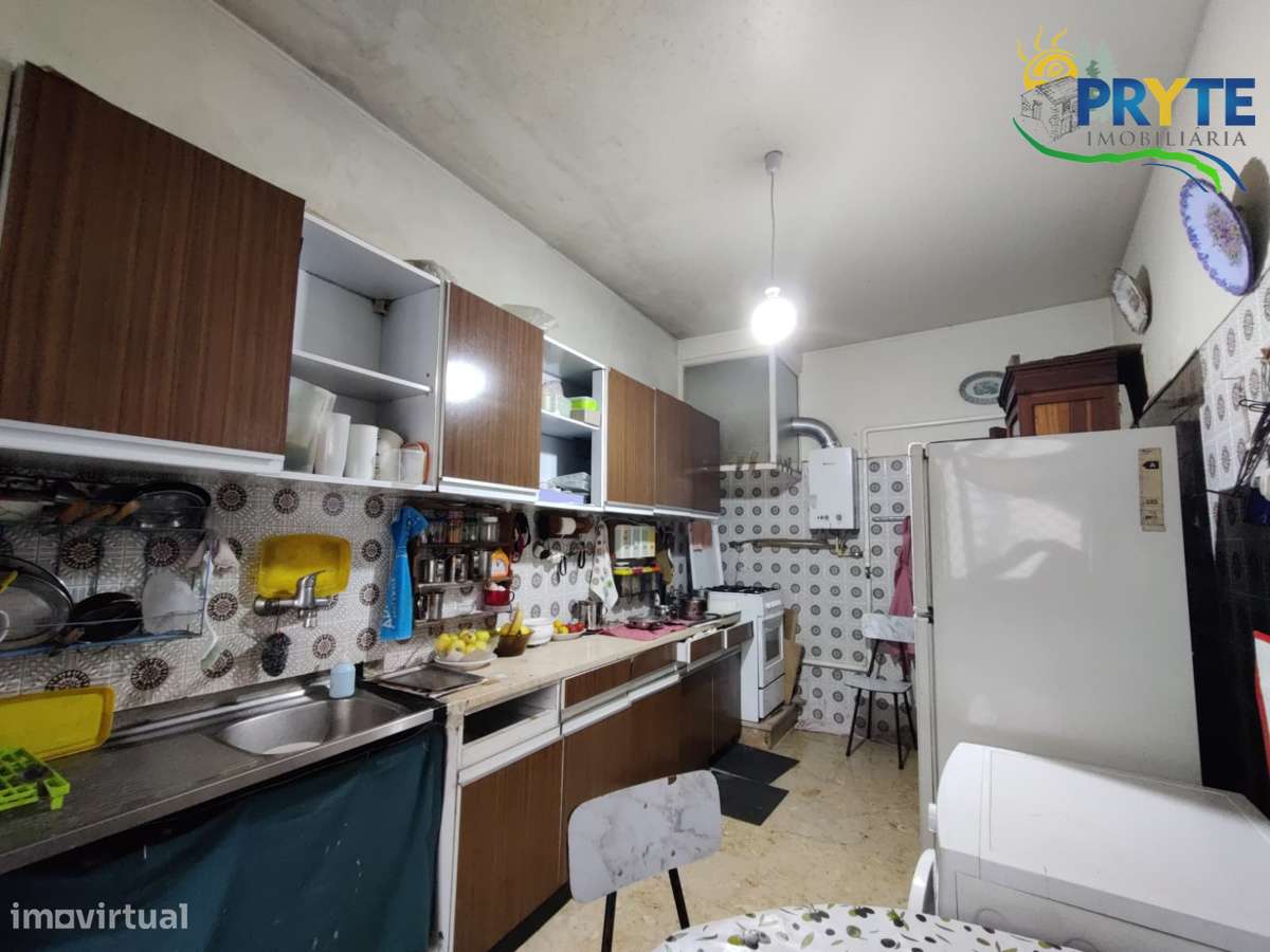 Apartamento T1+1 situado em Campolide-27
