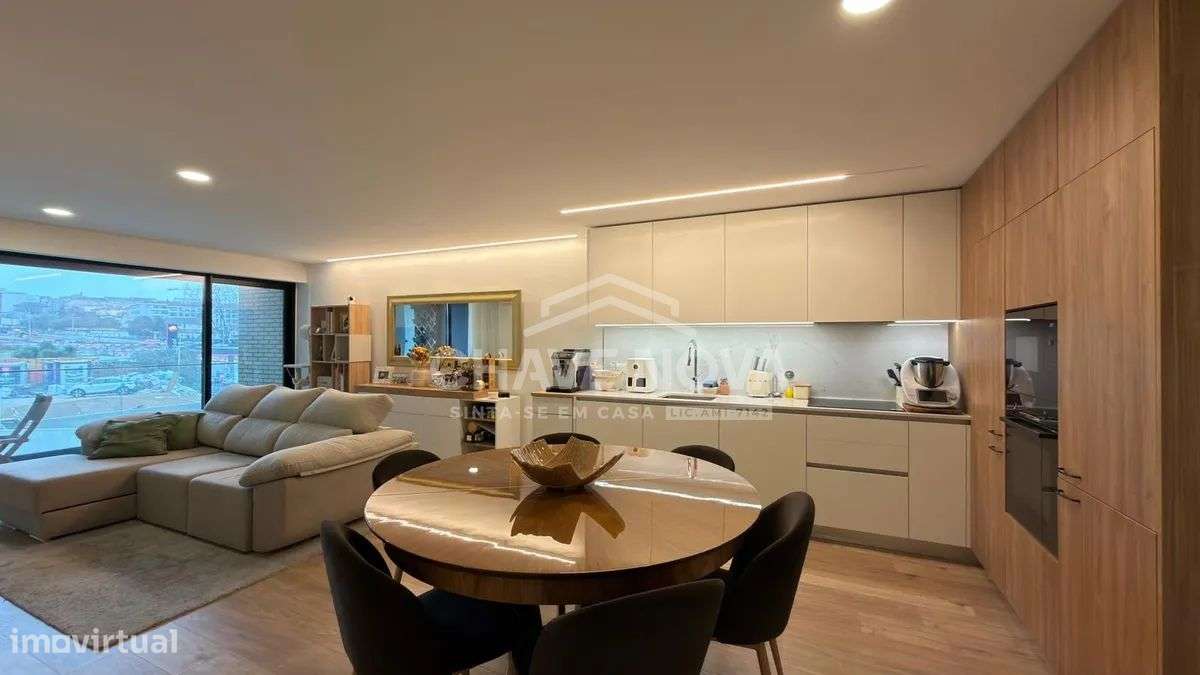Apartamento T1+1 Como Novo c/ Lugar de Garagem em Santa Marinha (VL8)-5