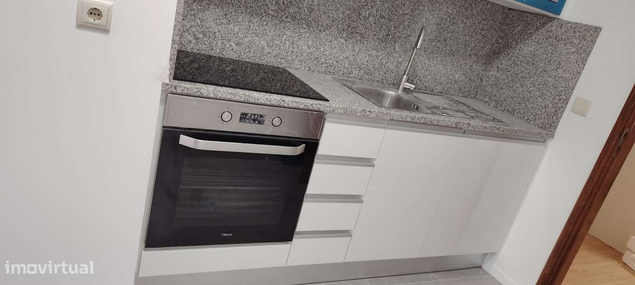 Apartamento T2  restaurado, área 100m2 - Grande imagem: 2/22