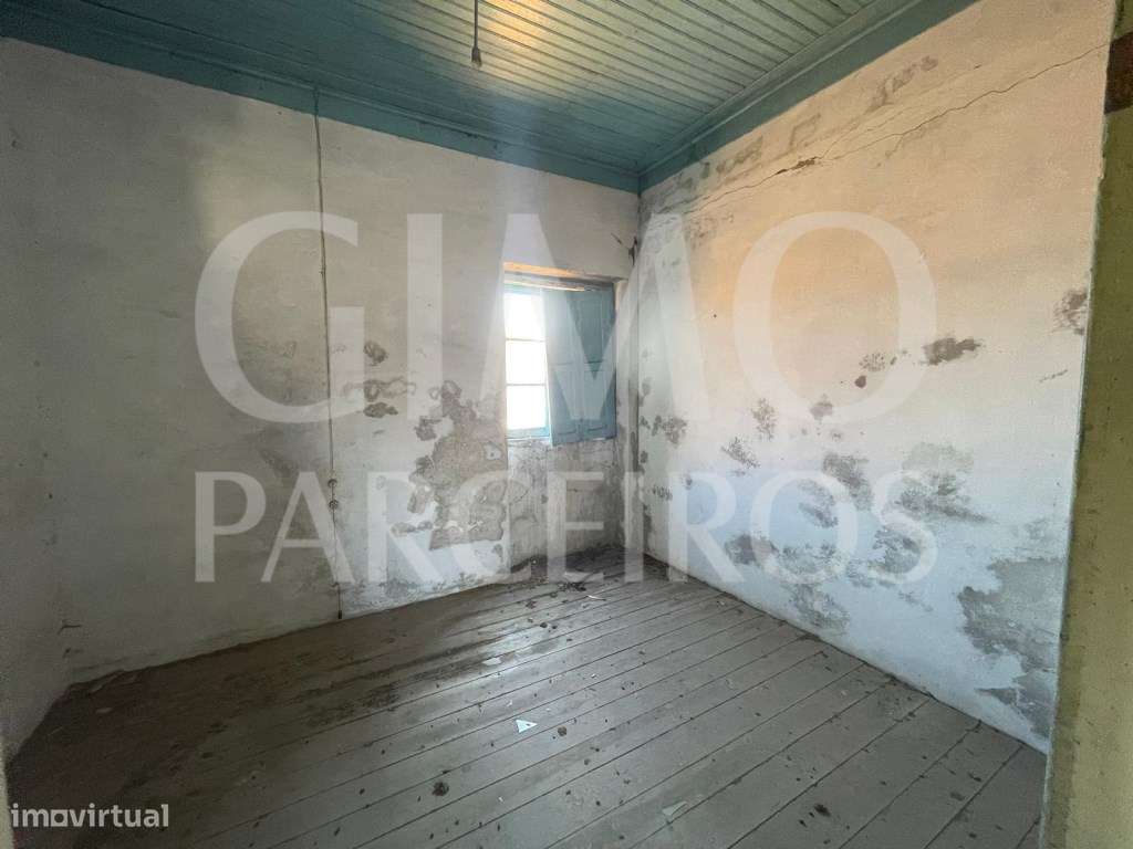 Moradia T4 para Remodelar em Oliveirinha + Terreno a poucos minutos...-21