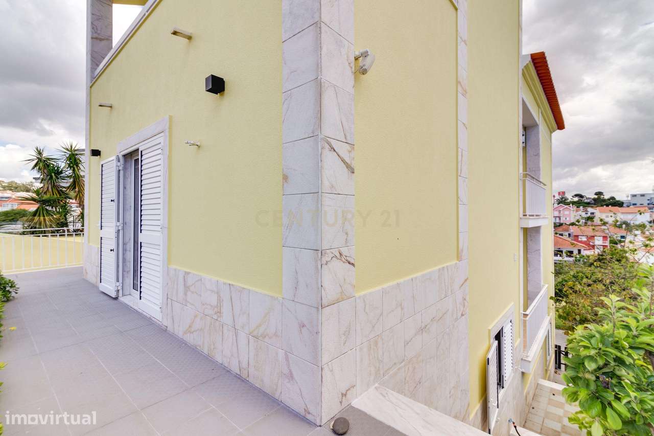 Moradia de Prestígio com 277m² | Garagem | Energia Solar | Feijó, Alma-26