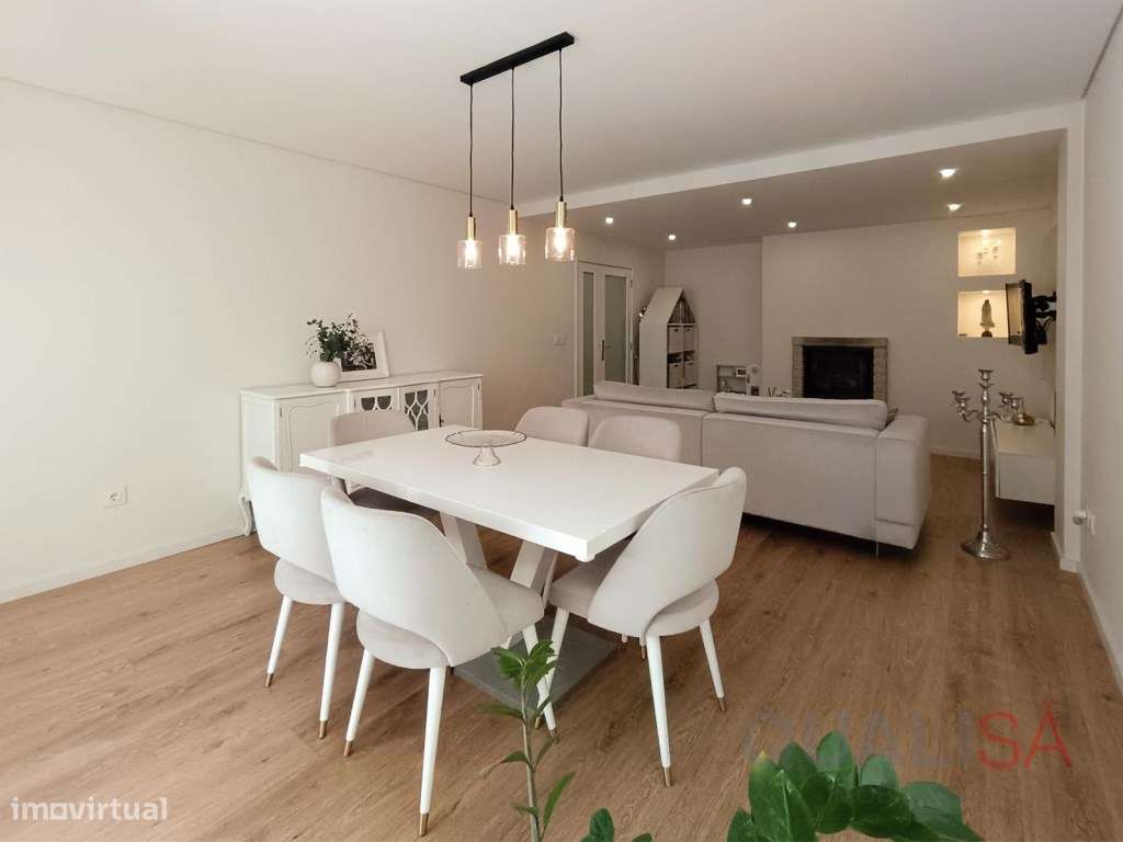 Apartamento T3 de gaveto com varandas, garagem fechada e excelentes...-10