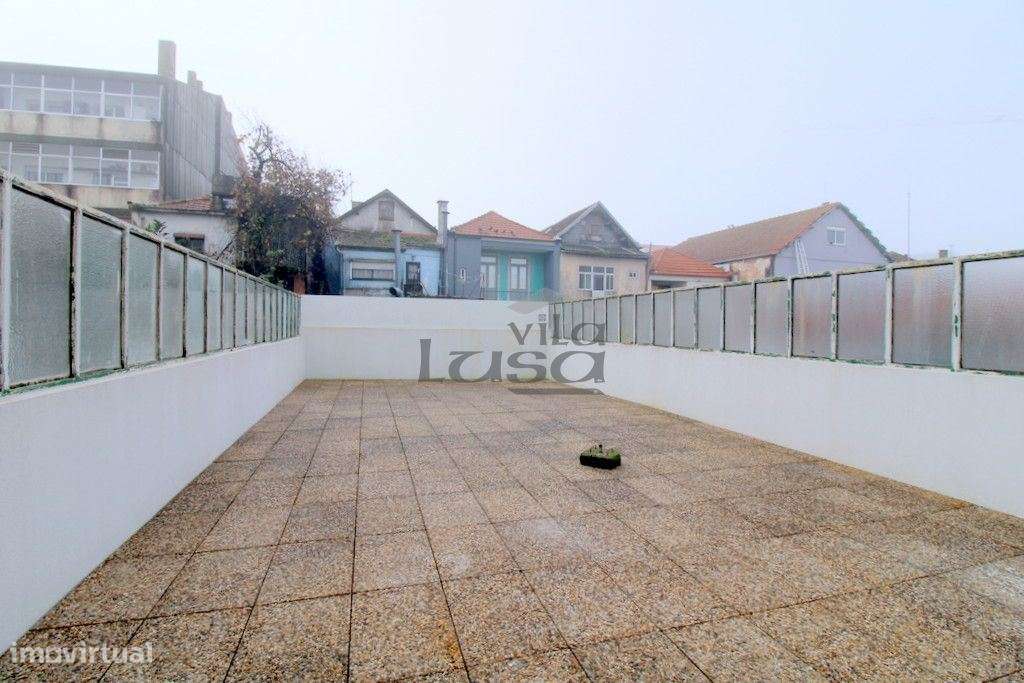 T2 Renovado, para Arrendamento a 200 metros da Avenida da República - Grande imagem: 2/15