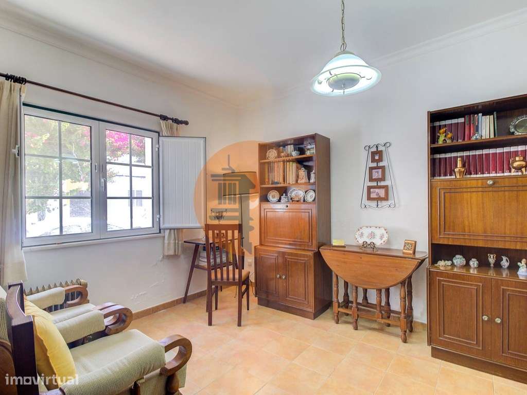 Moradia T3+2 com Jardim, Garagem e Vista Castelo no Centro de Castr...-7