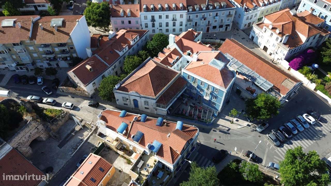 Oportunidade Única: Edifício Secular com Terreno de 426 m2 | História - Grande imagem: 4/15