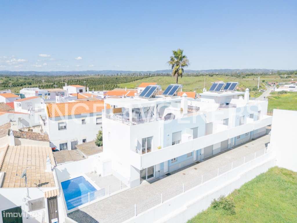 Moradia T2 Moderna em Condomínio com Piscina-3