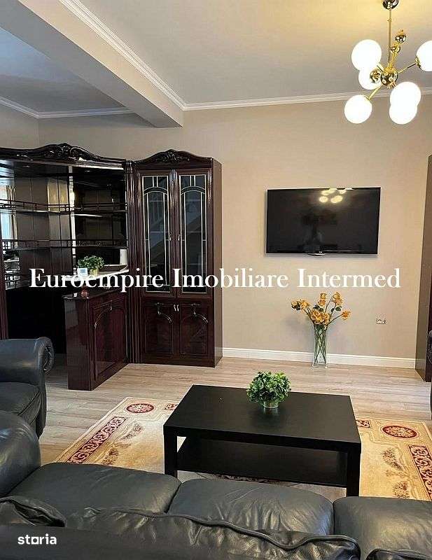 Vila de inchiriat cu 5 camere, zona Km 5 - Imagine principală: 5/13