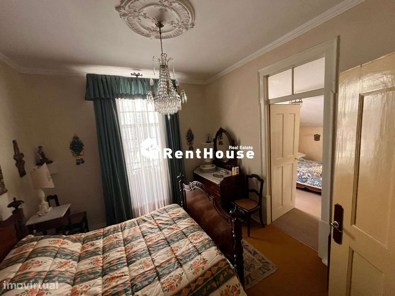 Moradia centenária no Estilo Senhorial com vistas de MAR-8