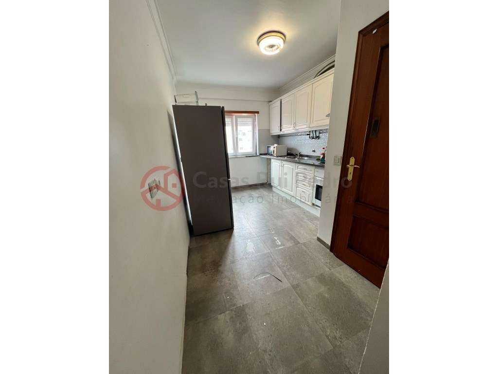 Apartamento T3 com garagem e arrecadação em Santa Marta do Pinhal, ...-9