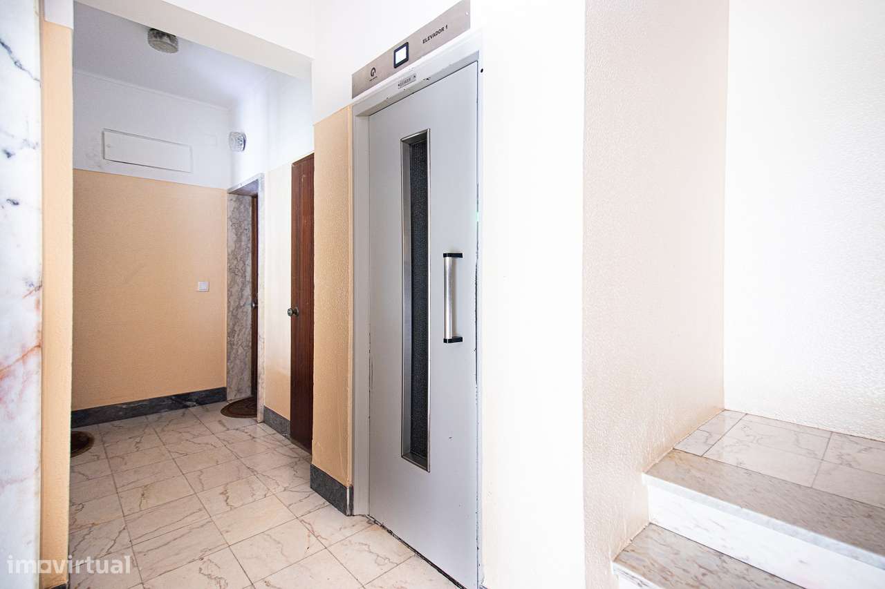 Apartamento T4 remodelado em Carnaxide-22