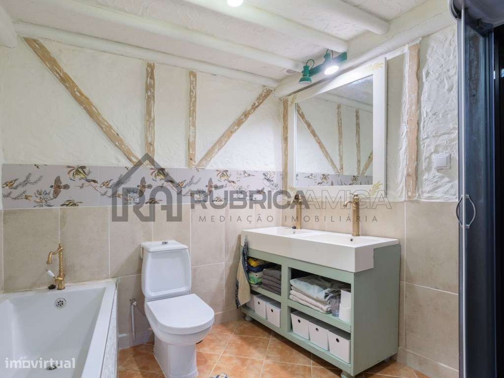 Moradia com Anexos e Vistas Deslumbrantes em Zona Tranquila-12