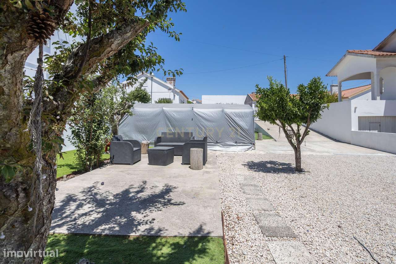 Moradia T2 Renovada com Quintal e Jardim – O Refúgio Ideal para Viver-34