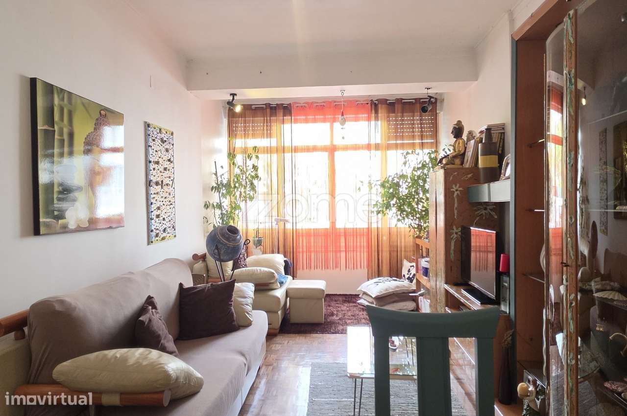 Excelente apartamento T2, situado num 1.º andar, na Buraca-5