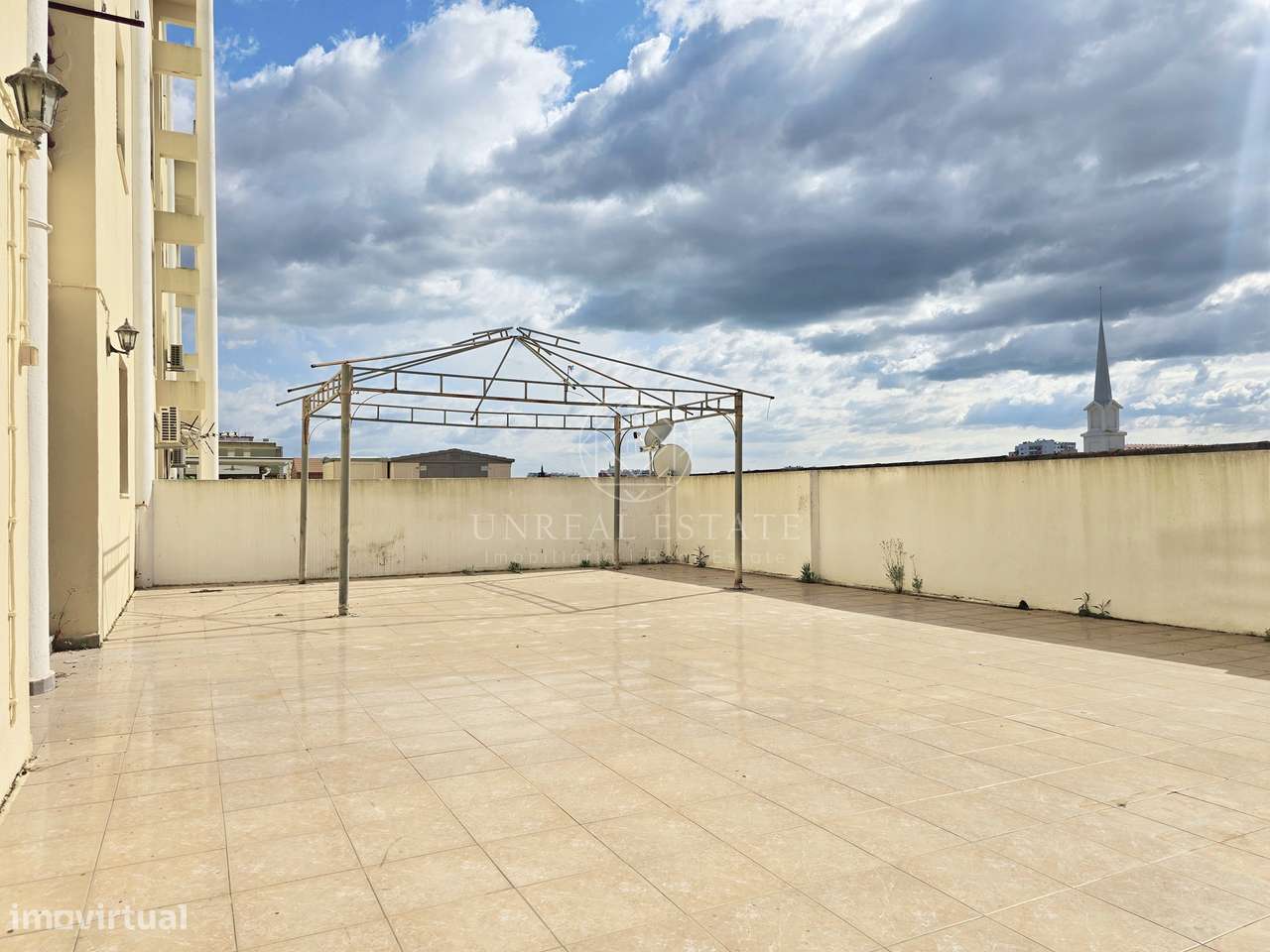Apartamento T3 em Remodelação com Terraço de 80 m² e Parqueamento | Se-24
