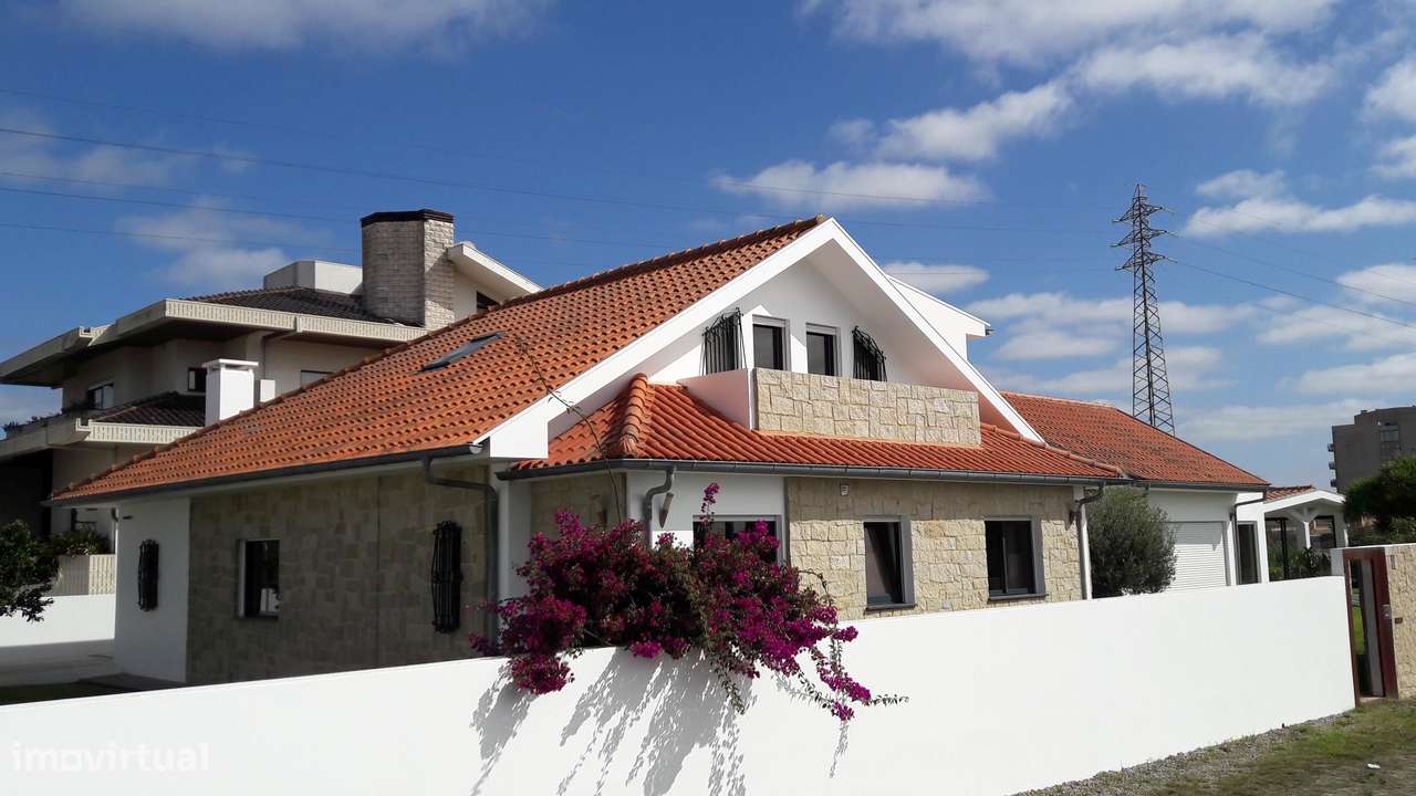 Moradia T3+1 Renovada com Vista Mar | Esmoriz-35